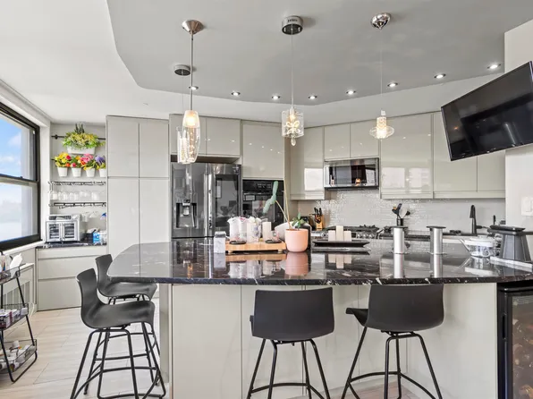 7004 Boulevard East APT 22B, West New York, NJ 07093