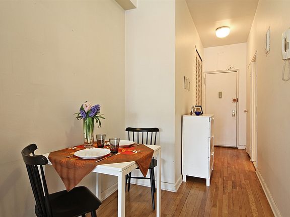 3rd image of 99 Bank St APT 5P