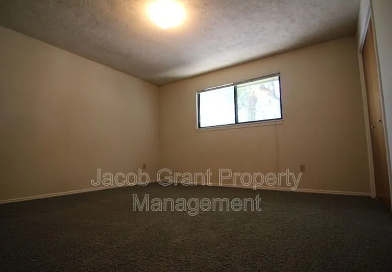 360 N Fanning Ave — Photo 6