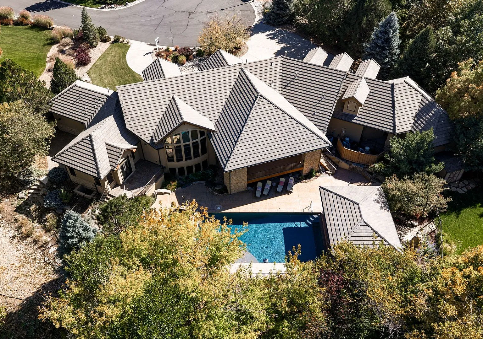 5BD, 8BA Littleton Home with Office, Pool, and 4-Car Garage — Photo 2
