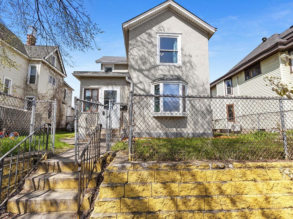 1st image of 2742 Stevens Ave
