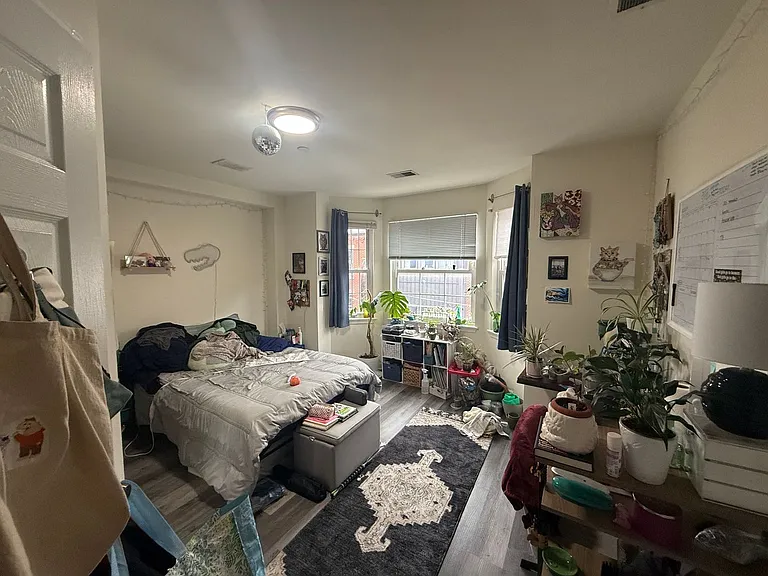 Newly Renovated Temple Apartment — Photo 18