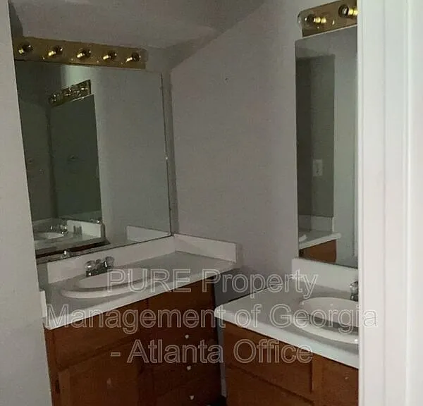 27 N Hampton Dr — Photo 28