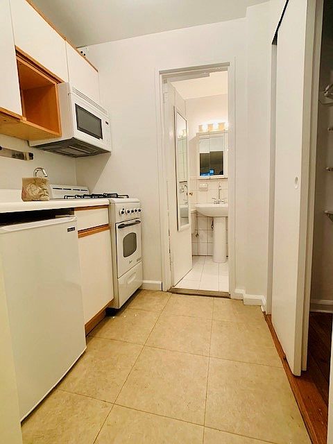 2nd image of 308 E 49th St APT 3C