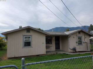 397 Weaver Ave, Myrtle Creek, OR 97457