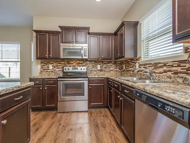 8005 Lakota Ct — Photo 8