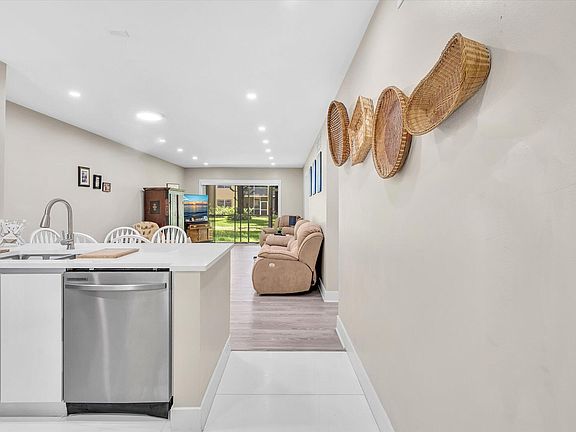 5th image of 100 Ashbury Road #103
