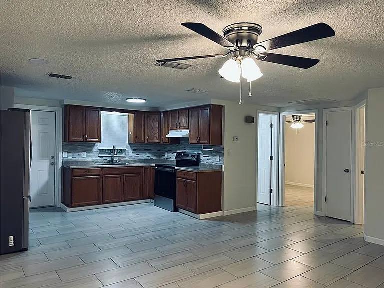 5323 Satsuma Dr — Photo 11