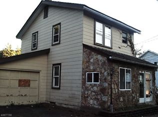 22 Flanders Rd, Netcong, NJ 07857