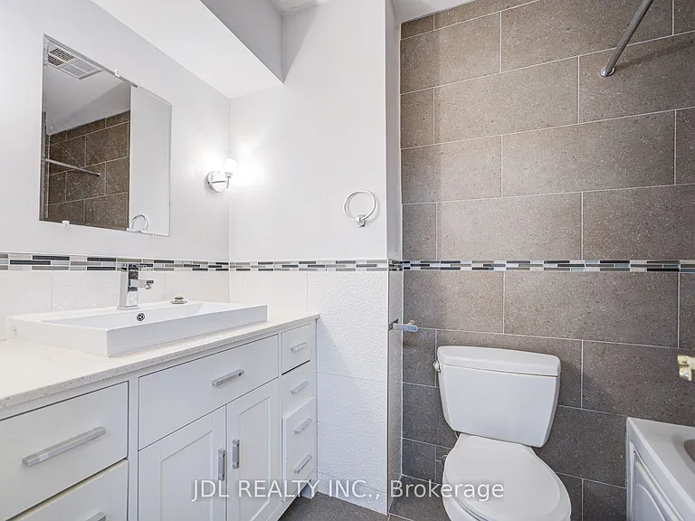 11 Everson Dr #610 — Photo 35