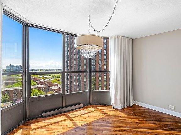 5th image of 899 S Plymouth Ct APT 1308
