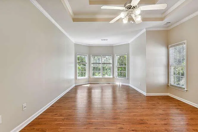330 Winherst Ln — Photo 13