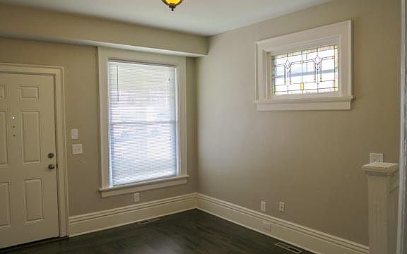 5th image of 325 E Lincoln Ave
