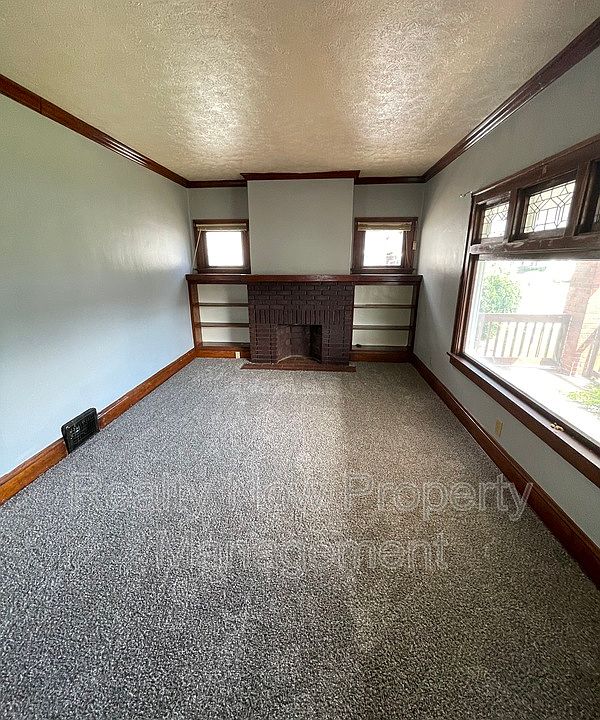 1st image of 9905 Parkview Ave Floor 1