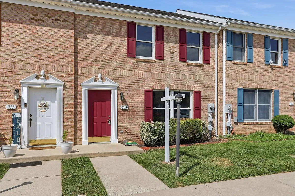 2 bed, 1.5 bath, 1176 sqft, $1,500 — Photo 1