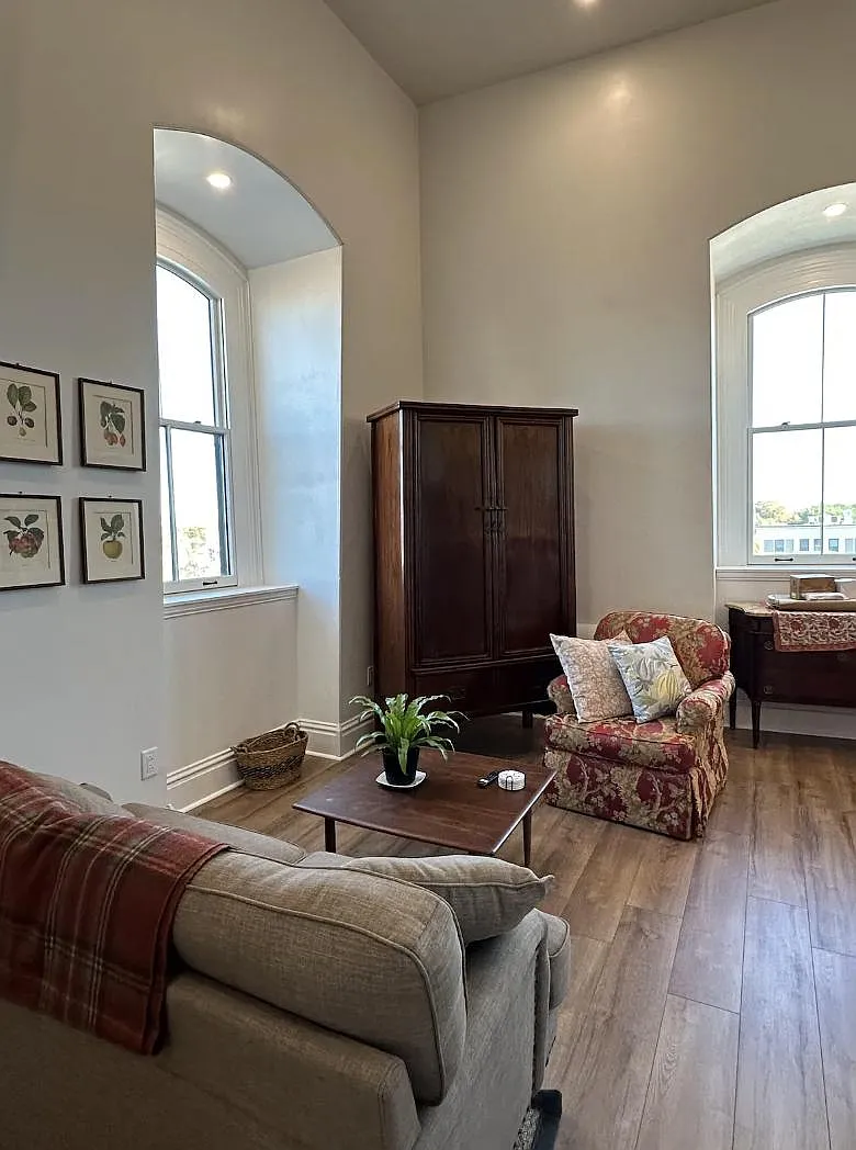 1 bed, 800 sqft, $2,800 — Photo 3