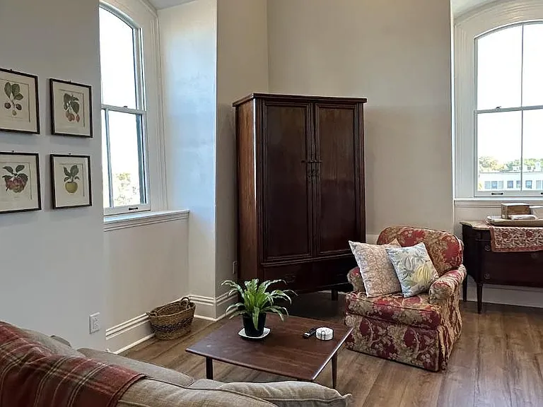 2 Pleasant St #4B — Photo 3