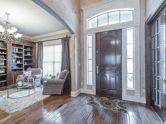 4th image of 6824 Sherbrooke Dr