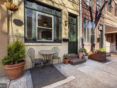 742 S 6th St, Philadelphia, PA, 19147