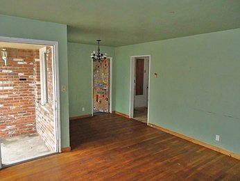 4th image of 2782 Rollingwood Dr