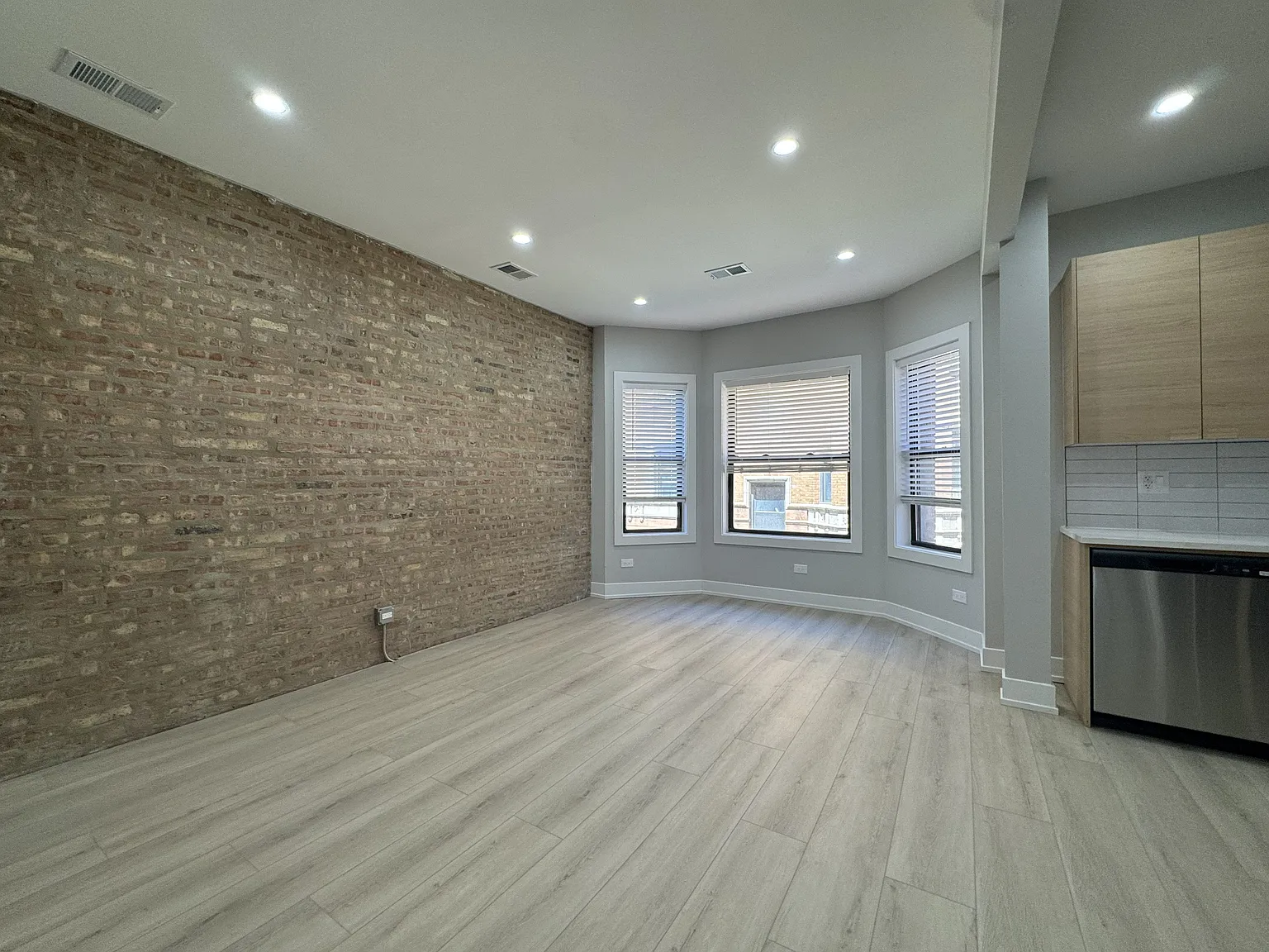 5123-35 S University Ave — Photo 3