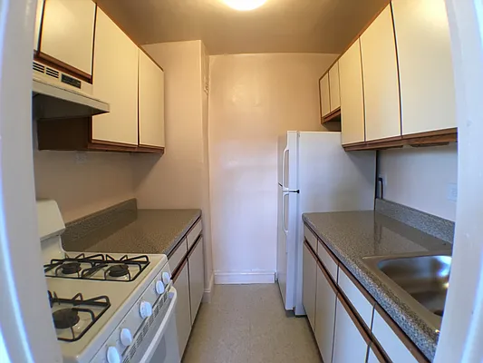 Rented by Kew Forest Realty Inc | media 3