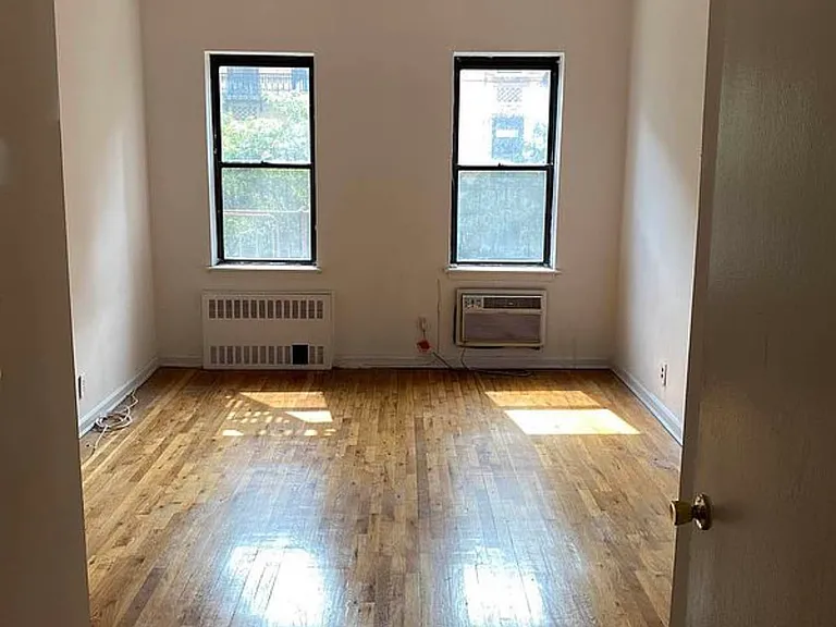 215 E 89th St #2D — Photo 1