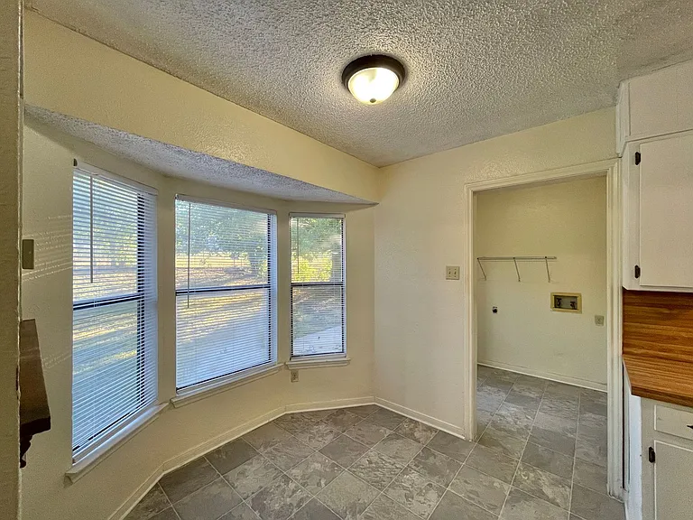 2402 Kirk Cir — Photo 6