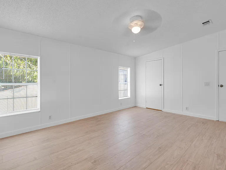 4905 NE 2nd Way — Photo 18