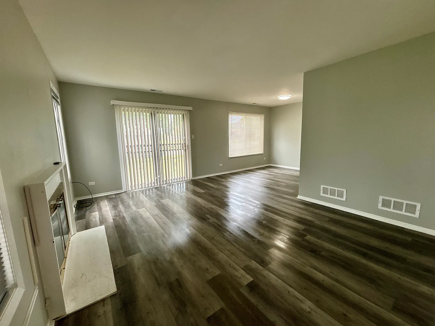2 bed, 1.5 bath, 1000 sqft, $2,300 — Photo 2