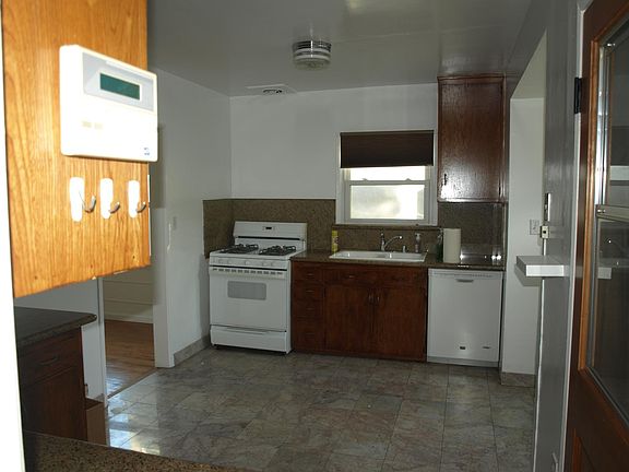 3rd image of 2336 32nd St