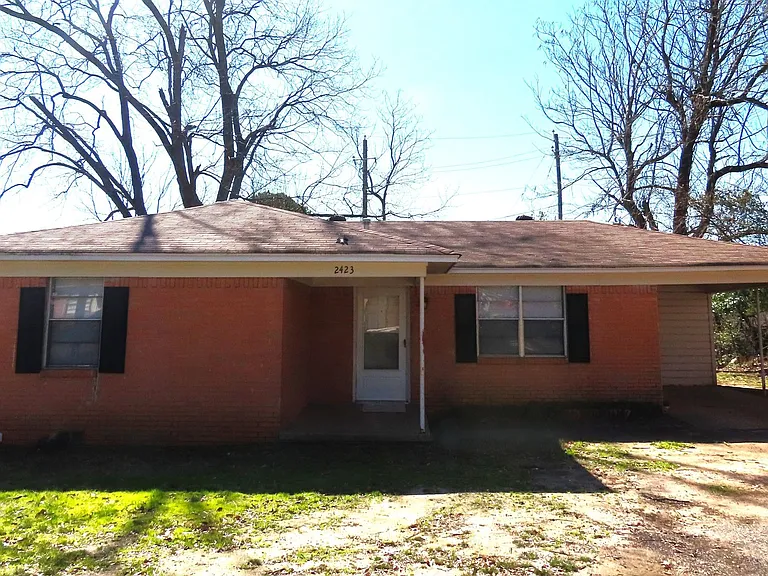 2423 Plume Dr — Photo 1