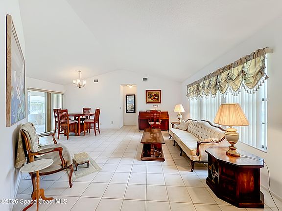4th image of 132 Oak Lake Rd