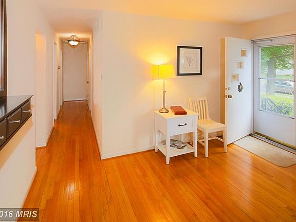 3rd image of 6111 Briarview Ct