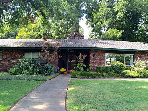 3rd image of 2801 NE Heritage Dr