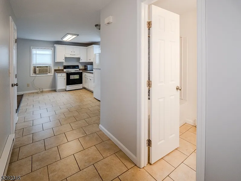 1 bed, 1.0 bath, $1,695 — Photo 3