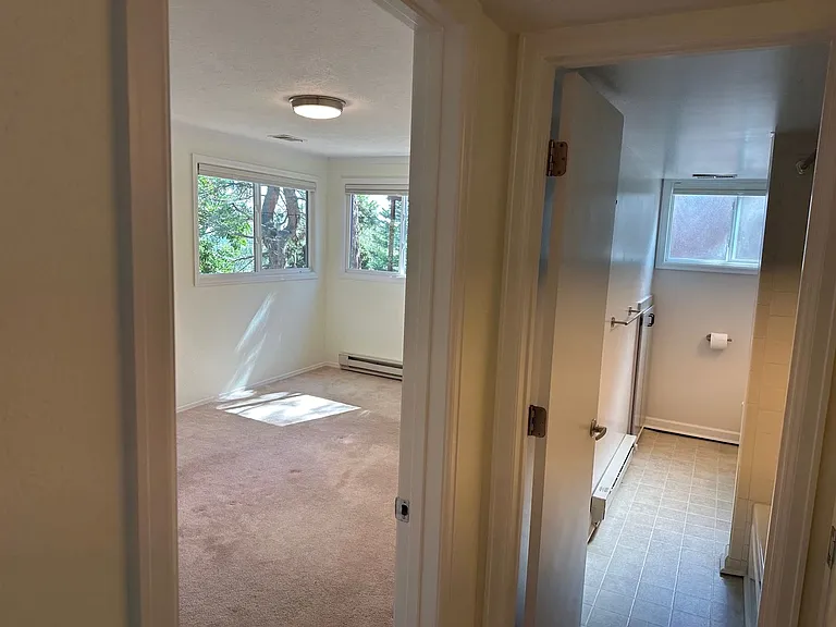 2265 Vassar Dr — Photo 8
