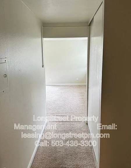 915 SW Adams Ave #13 — Photo 5