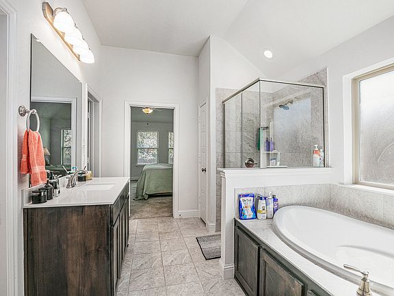 5th image of 417 Elyse Rd