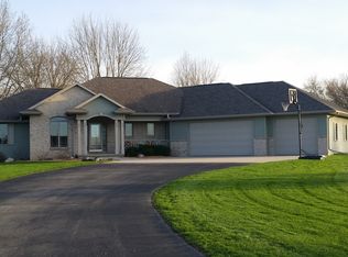 N4921 Clinton Dr, Shiocton, WI 54170