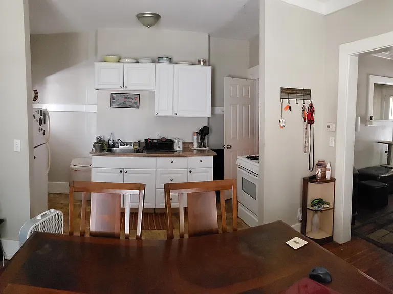 1004 Harvard St — Photo 6