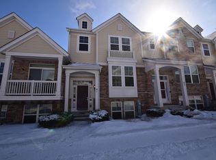 41 Veneto Ct, Streamwood, IL 60107