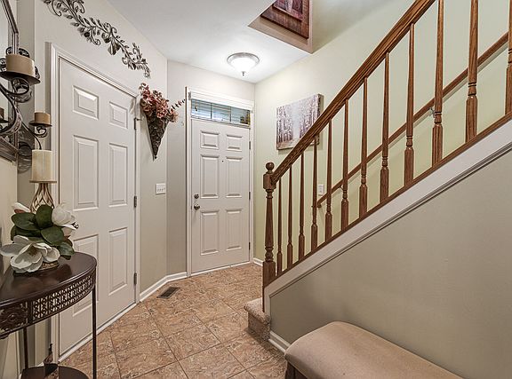 3rd image of 9985 Cummings St Unit 9985