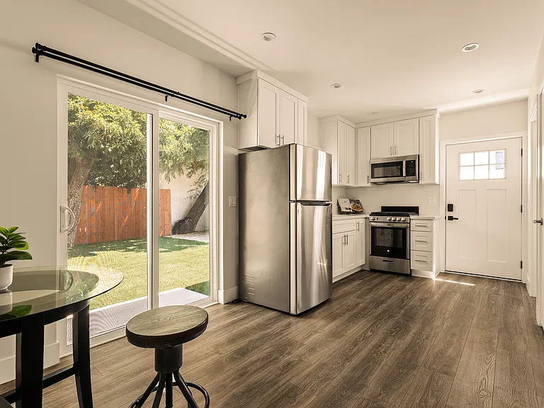 15231 Camarillo St #ADU — Photo 6