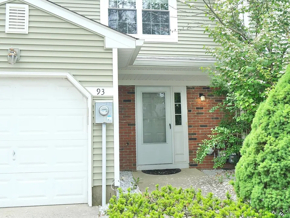93 Oak Ln