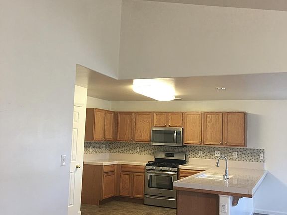 4th image of 2209 E Victor Ave