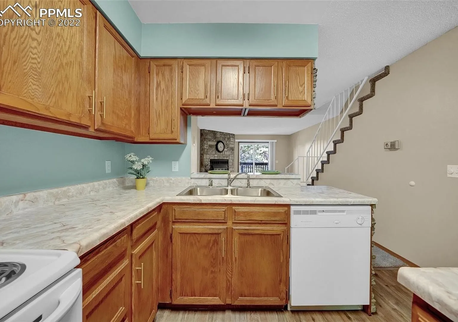 Charming 3BR Townhome in Colorado Springs — Photo 4