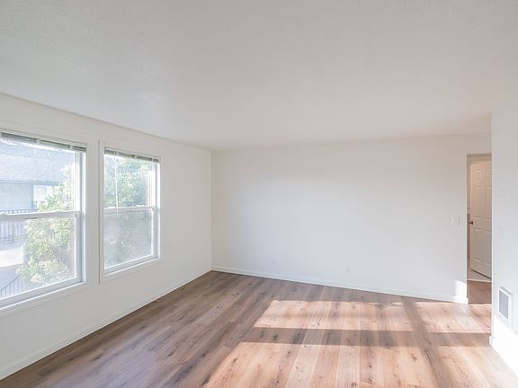 2nd image of 800 S 4th St APT 8