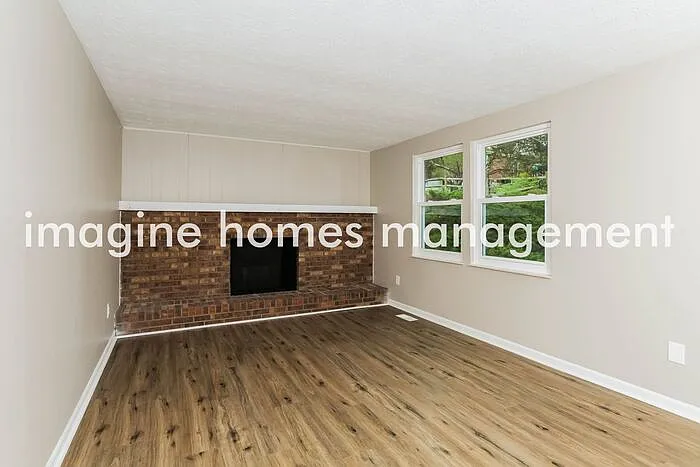 676 Harcourt Dr — Photo 5