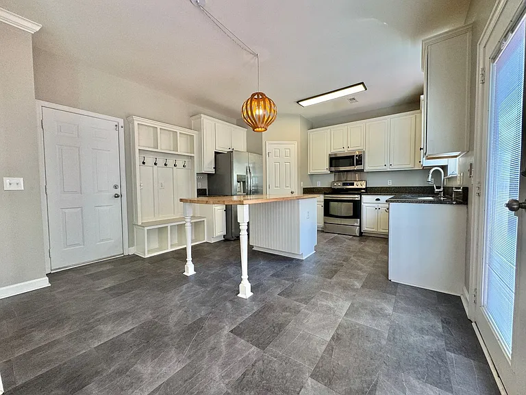 1321 Tilton Dr — Photo 16